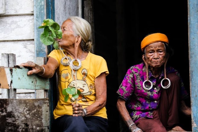 Terkikisnya Semboyan Cantik Tradisi Telinga Panjang Wanita Dayak