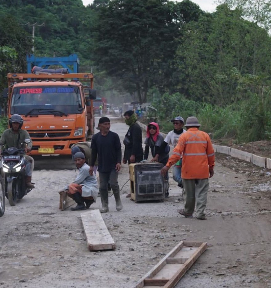 Pemprov Kaltim Tunjukan Aksi Nyata Percepatan Perbaikan Jalan Di Kawasan Sungai Kunjang