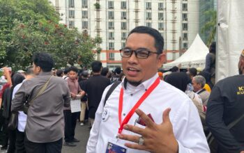 Gunakan Dana Pribadi, Abdul Khairin Turun Tangan Perbaiki Lampu Penerangan Jalan di Kota Samarinda