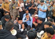 Demo Mahasiswa di Kantor Gubernur Kaltim Memanas, Program “Gratispol” Dikritik Habis-habisan