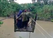Anak-anak Dusun Damai Andalkan Kereta Katrol untuk Seberangi Sungai ke Sekolah